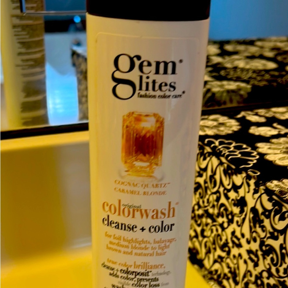 Strawberry blond color treatment shampoo